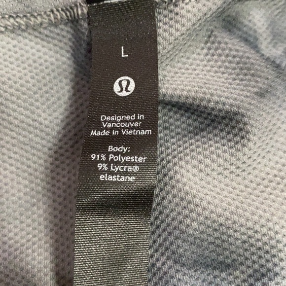 Lululemon relaxed mesh pocketed shirt large - Picture 6 of 6